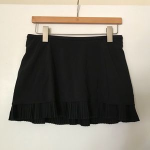 Lululemon black tennis skirt with bottom ruffle
